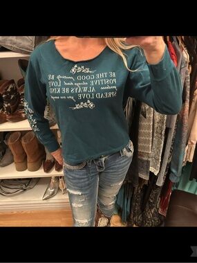 Fifth Sun Women’s Teal Long-Sleeve Graphic Top